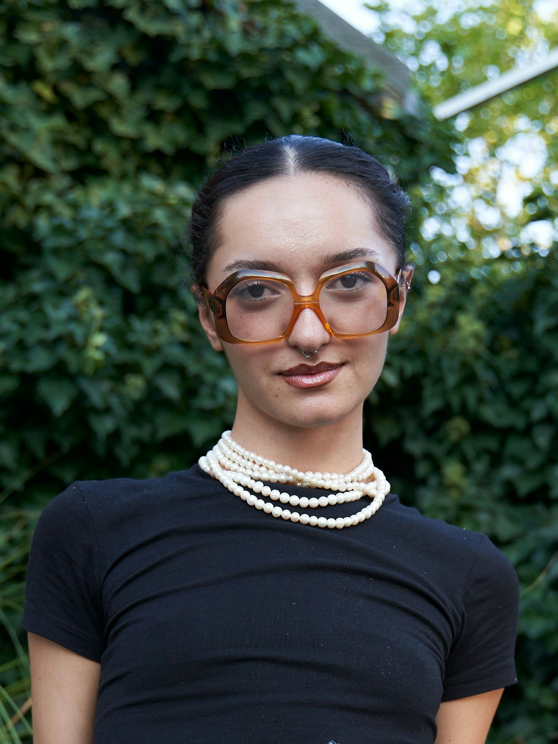 Brille 70er, Perlen 60er, Piercing 90er – eine kleine Zeitreise durch die Welt der Accessoires