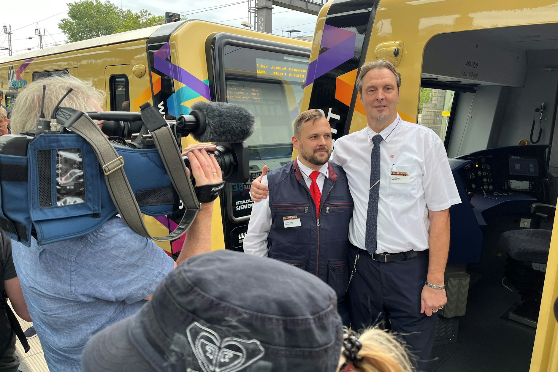 Geschafft: S-Bahn-Betriebsleiter Andreas Kühn (l.) und Triebfahrzeugführer René Röther.