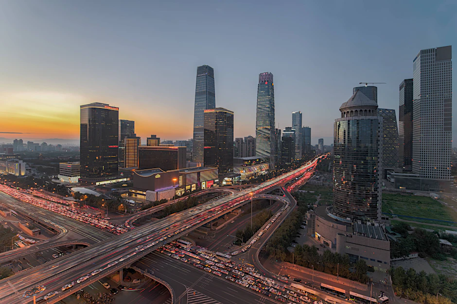 Straßenverkehr im Geschäftsviertel (Central Business District) von Peking