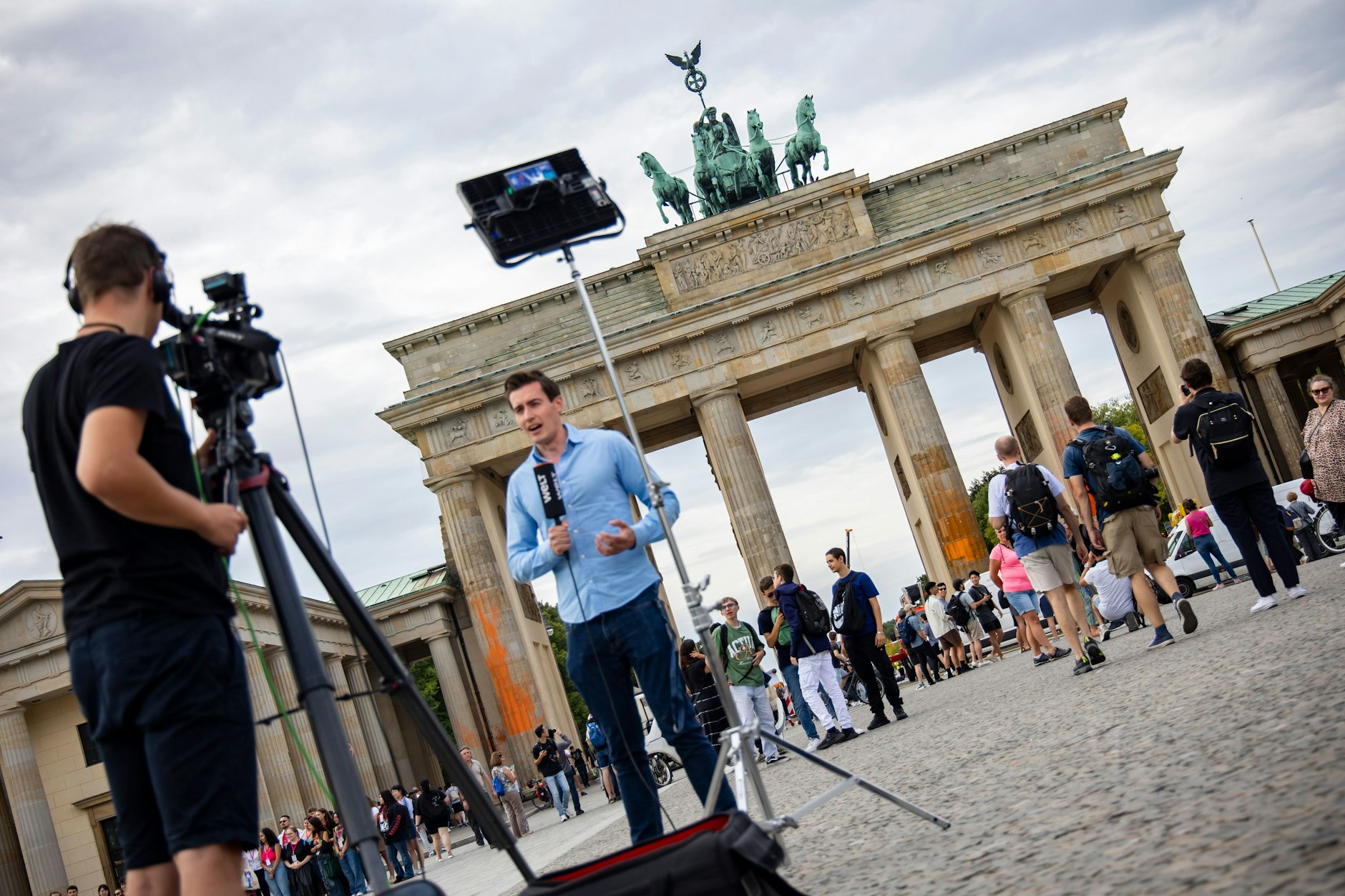 Am Montag sind auch viele Fernsehsender vor Ort.
