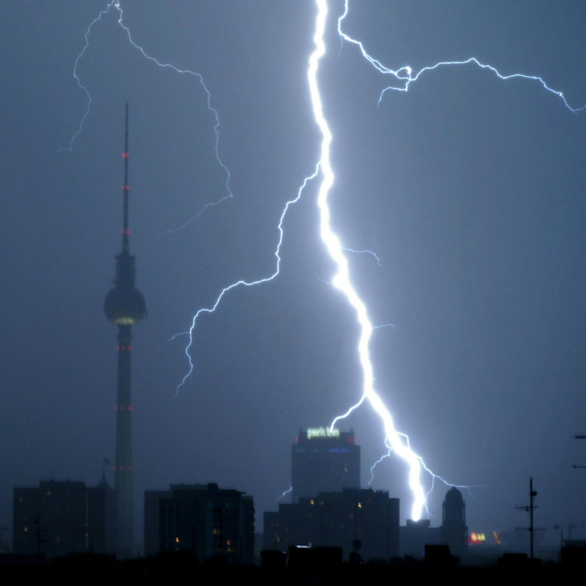 Unwetter-Gefahr: Nächste schwere Gewitterfront nähert sich!