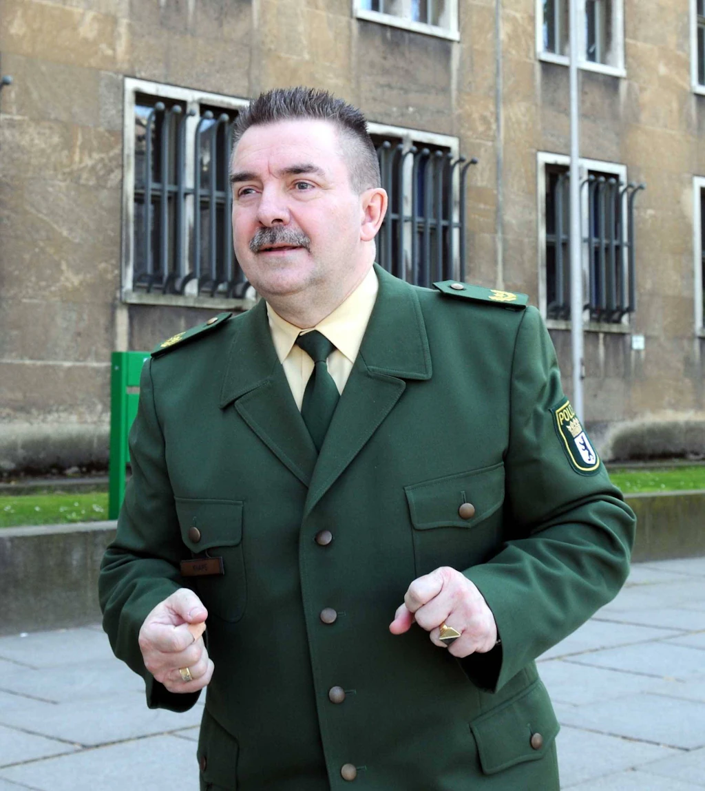 Berlins bekanntester Polizeiführer Michael Knape ist tot