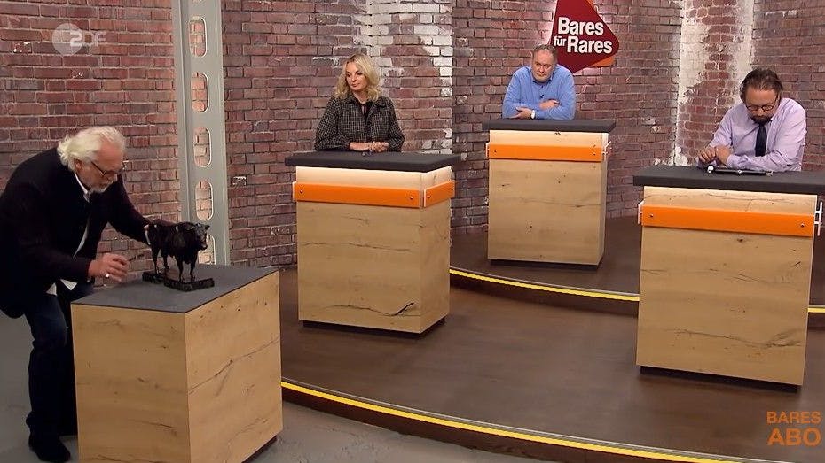 „Bares für Rares“-Händler Friedrich Häuser nimmt den Stier unter die Lupe.