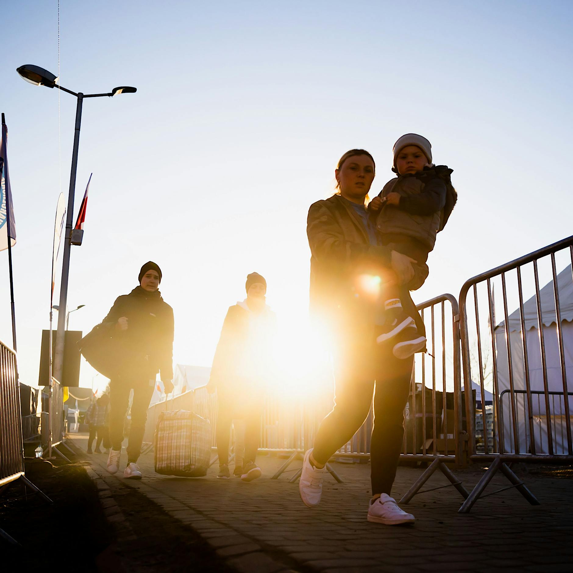 Flüchtlinge mit „druckfrischen ukrainischen Pässen“: Behörden gehen Hinweisen nach