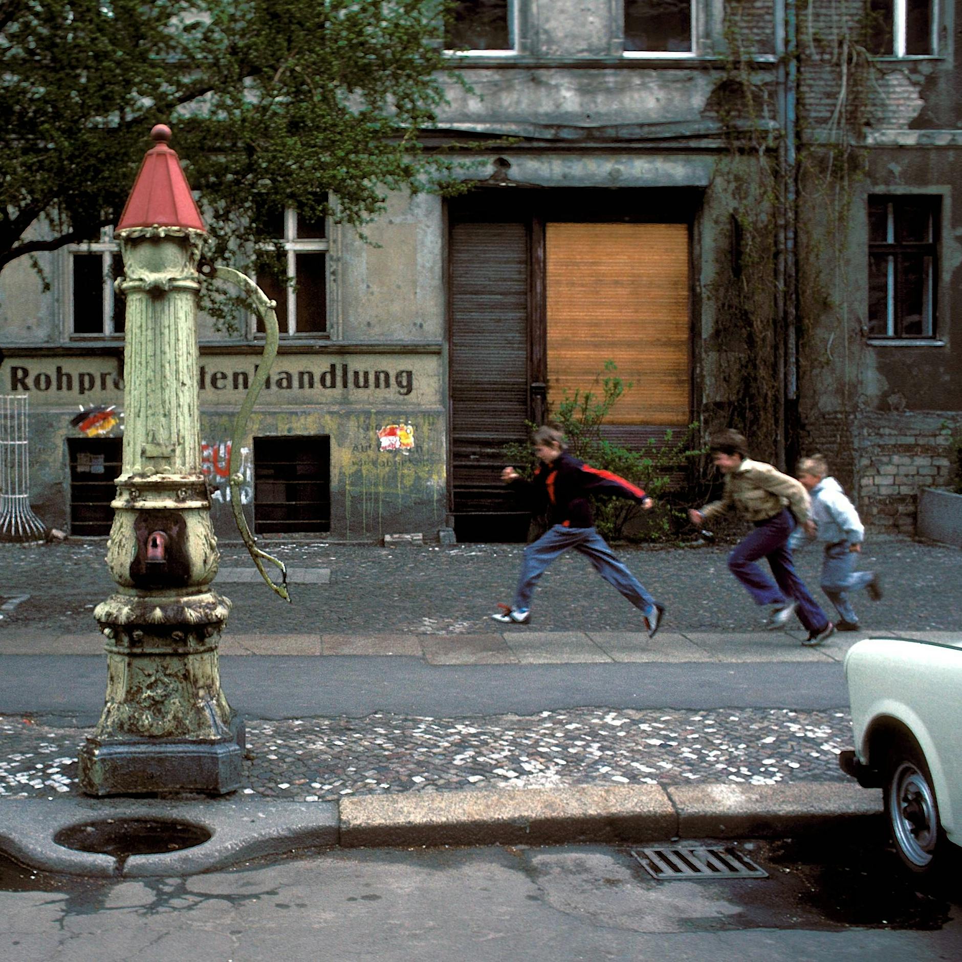 Anne Rabe und Erziehung in der DDR: Gibt es im Osten „eine vererbte Brutalität“?