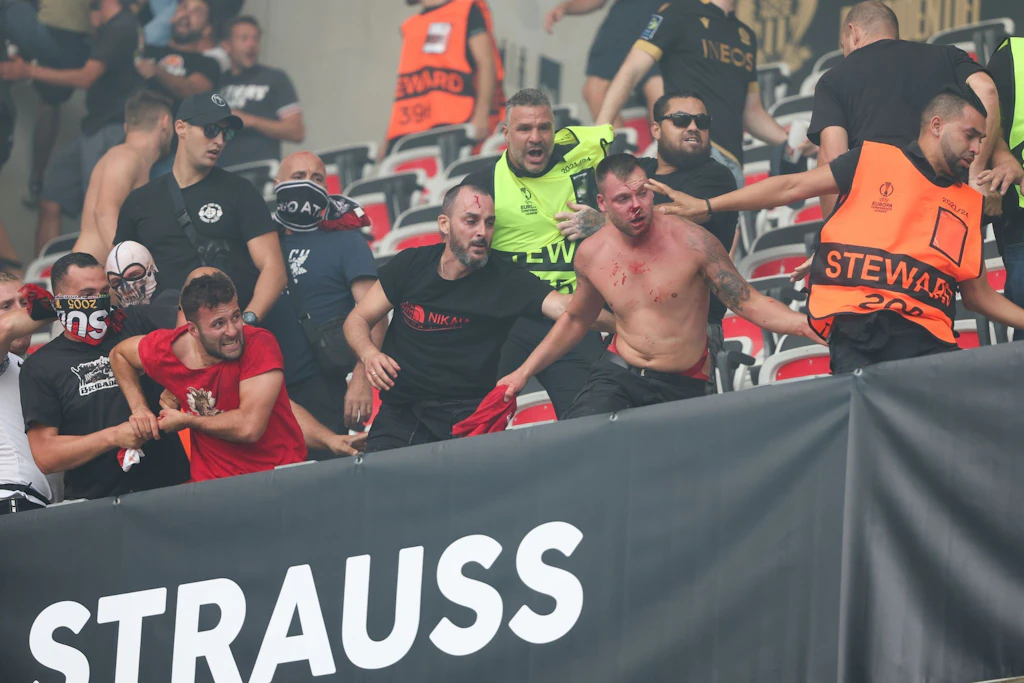 „Karate-Tritt“ in Nizza: Bewährungsstrafe für Köln-Fan
