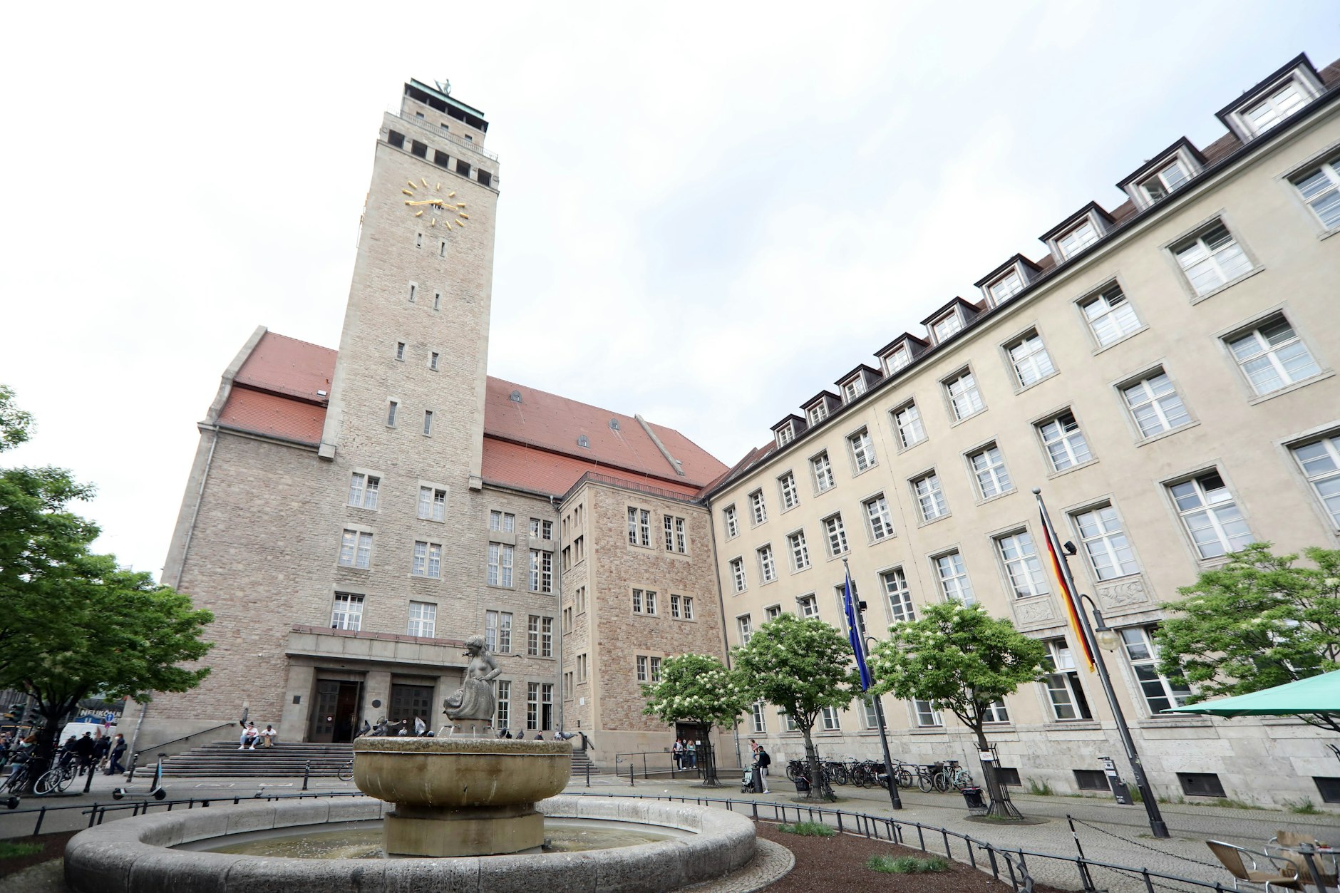 Keine guten Nachrichten kommen aus dem Rathaus Neukölln: Der Bezirk muss massiv sparen.