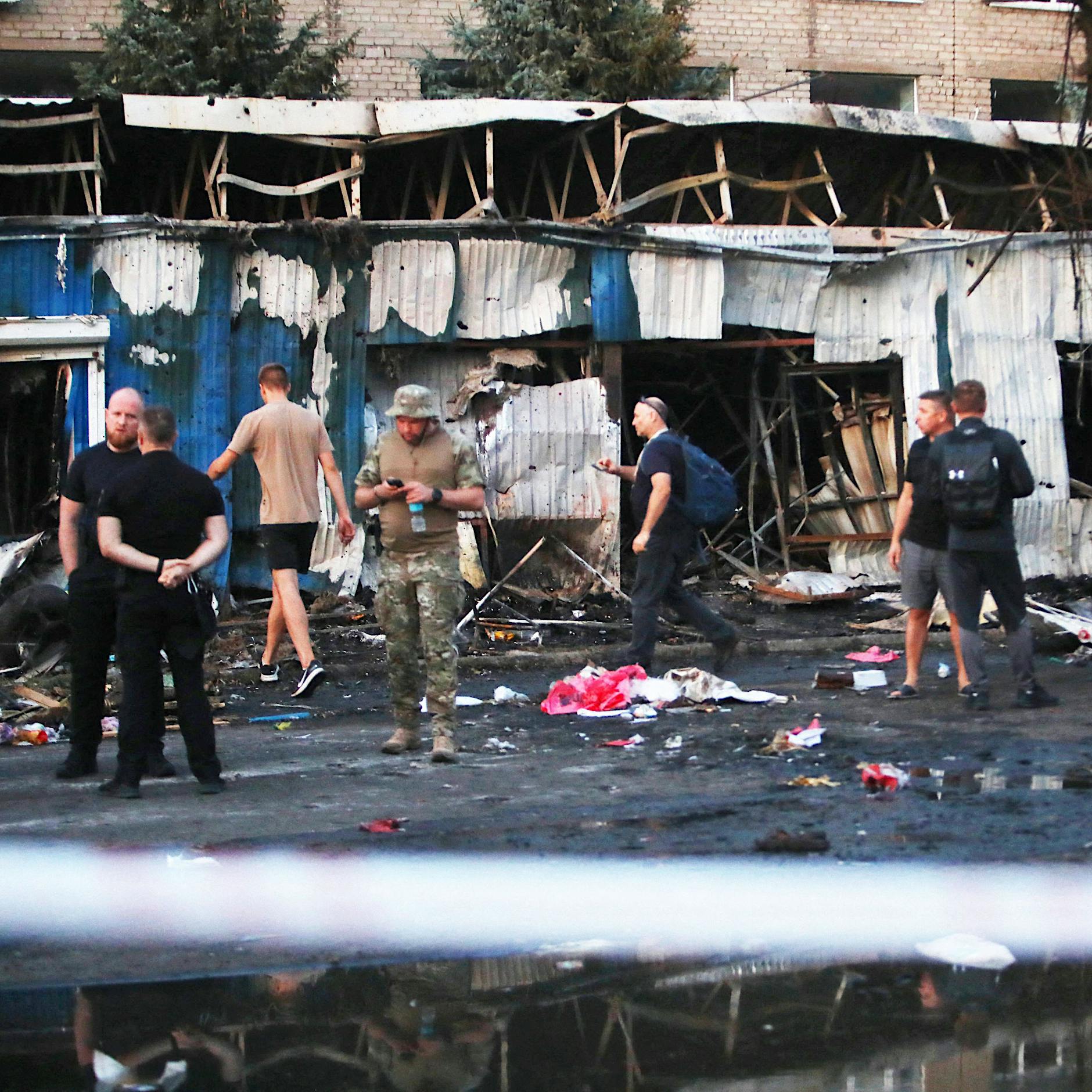 Ukraine-Krieg – Neuer Bericht: Kiew ist für Explosion auf ukrainischem Markt verantwortlich, nicht Moskau