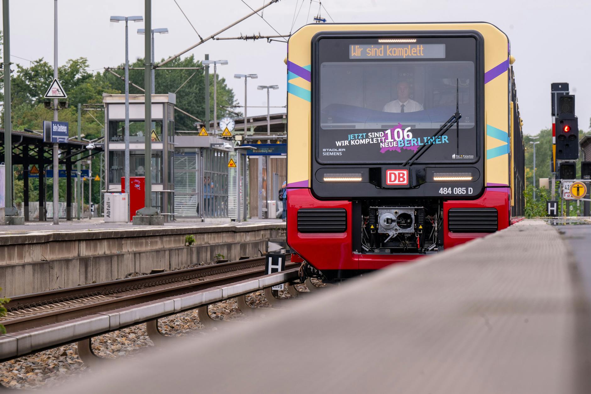 Die Züge der Baureihe 483/484 fahren ab sofort auf dem Berliner Ring mit den Linien S41 und S42.