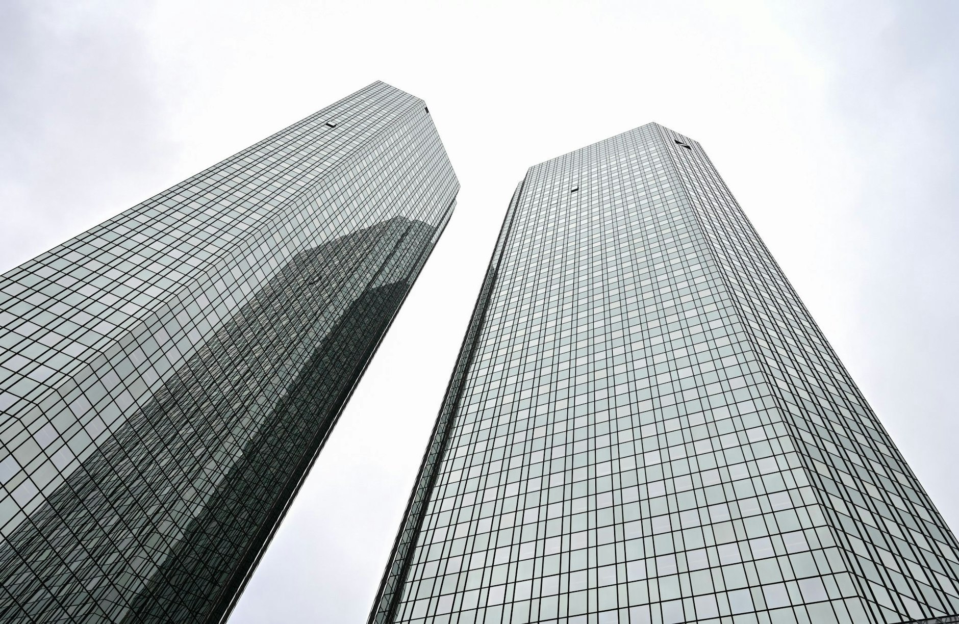 ARCHIV - Den nun veröffentlichten EY-Berechnungen zufolge kletterte der Nettogewinn der nach Bilanzsumme zehn größten Banken in Europa, zu denen als einziges deutsches Institut die Deutsche Bank zählt, im ersten Halbjahr zum Vorjahreszeitraum um 80 Prozent auf fast 75 Milliarden Euro.  