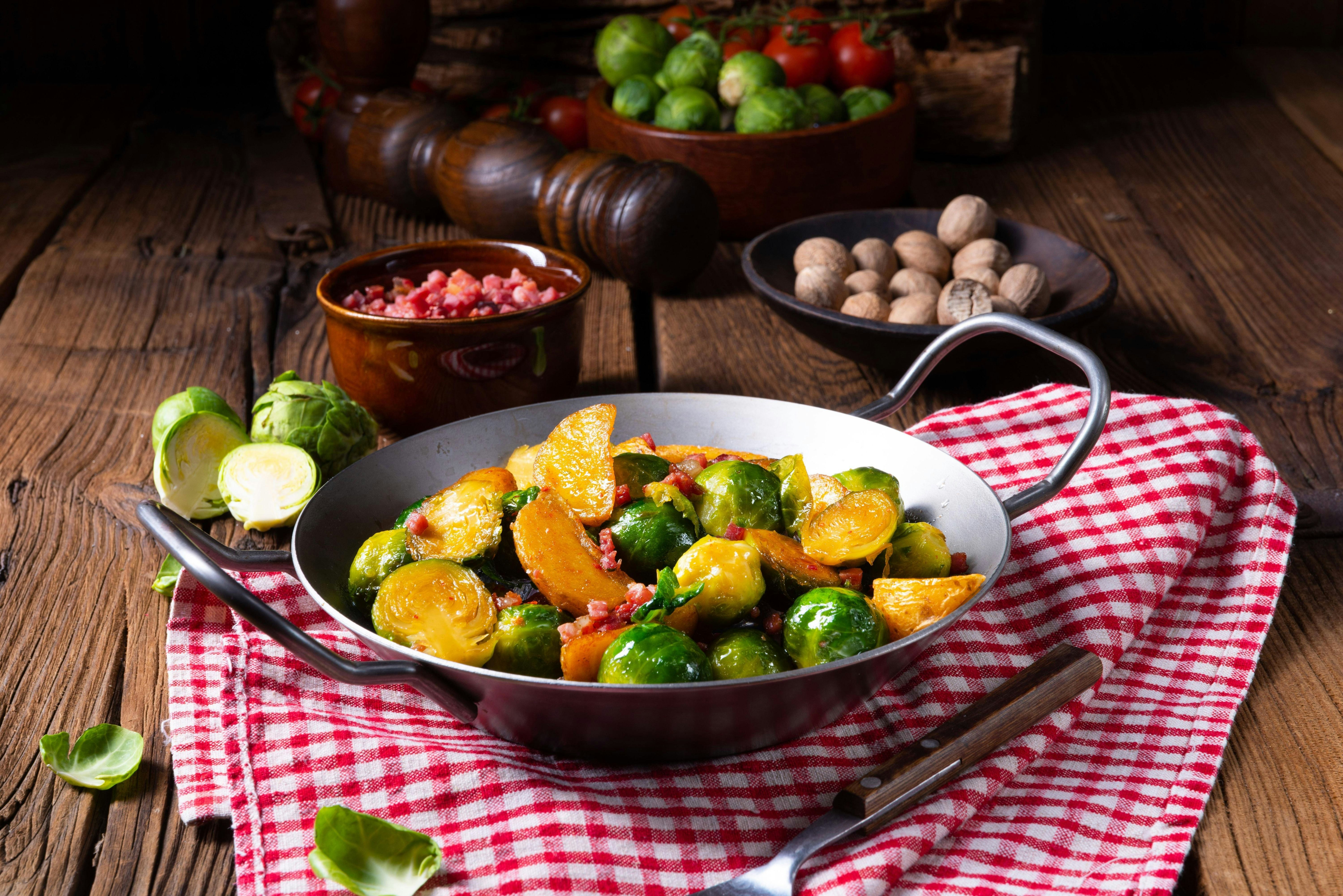 Lieblings-Herbst-Rezept: Gebratener Rosenkohl mit Speck und Parmesan