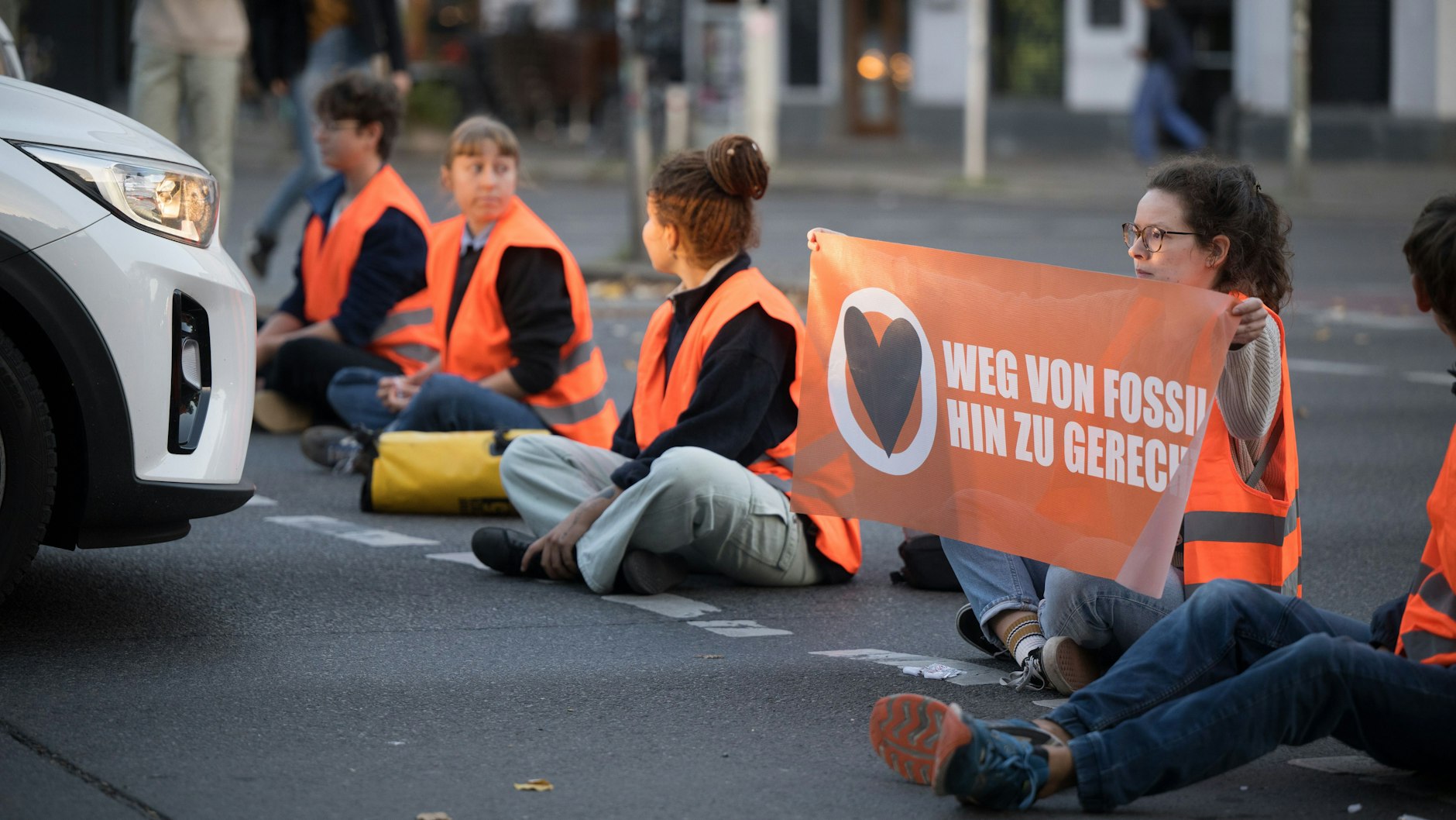 Kreuzberg: Aktuelle Straßenblockade auf dem Mehringdamm.&nbsp;