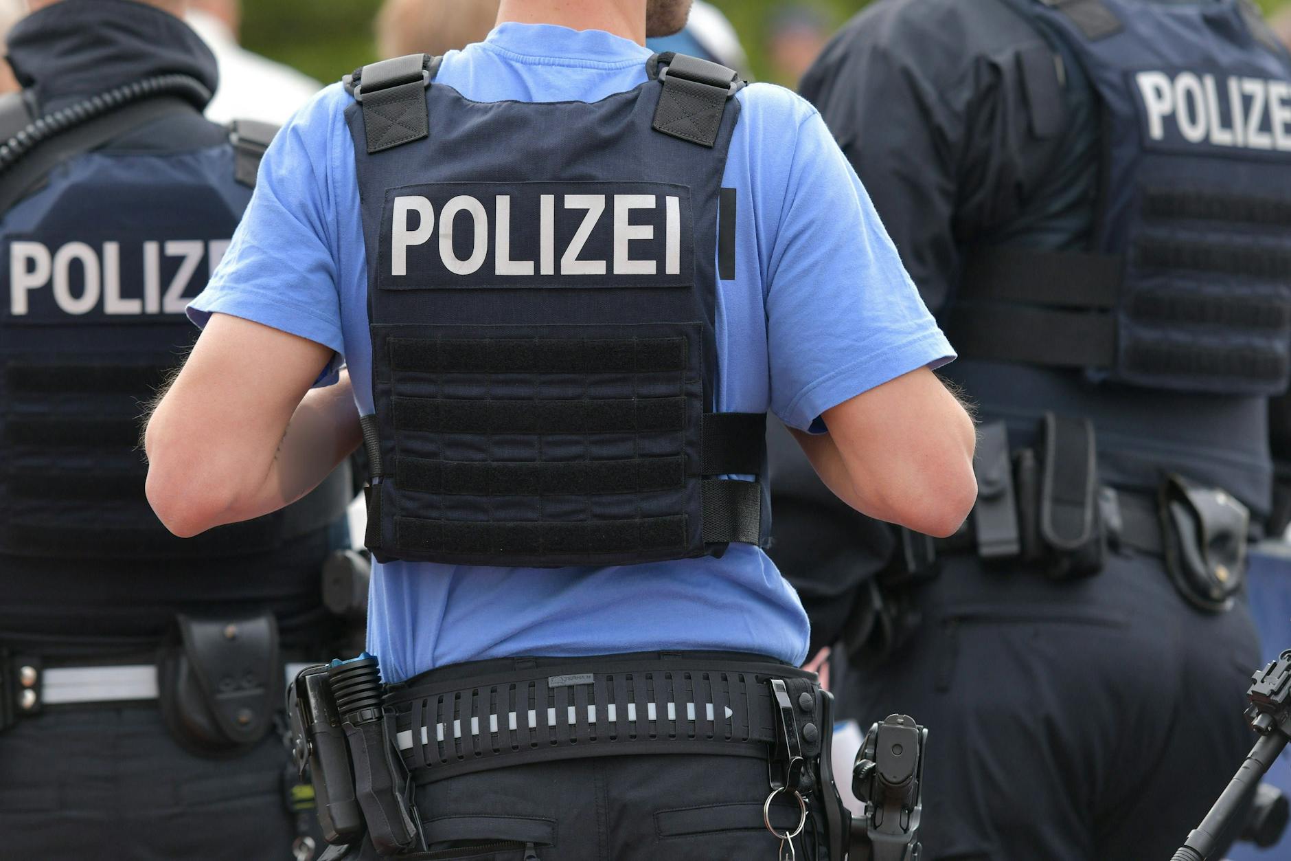 Polizisten bei einem Einsatz 