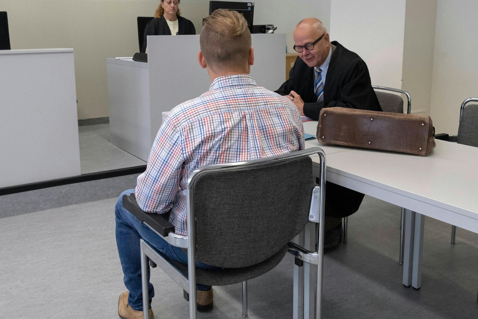 Der Angeklagte Robert N. mit seinem Verteidiger