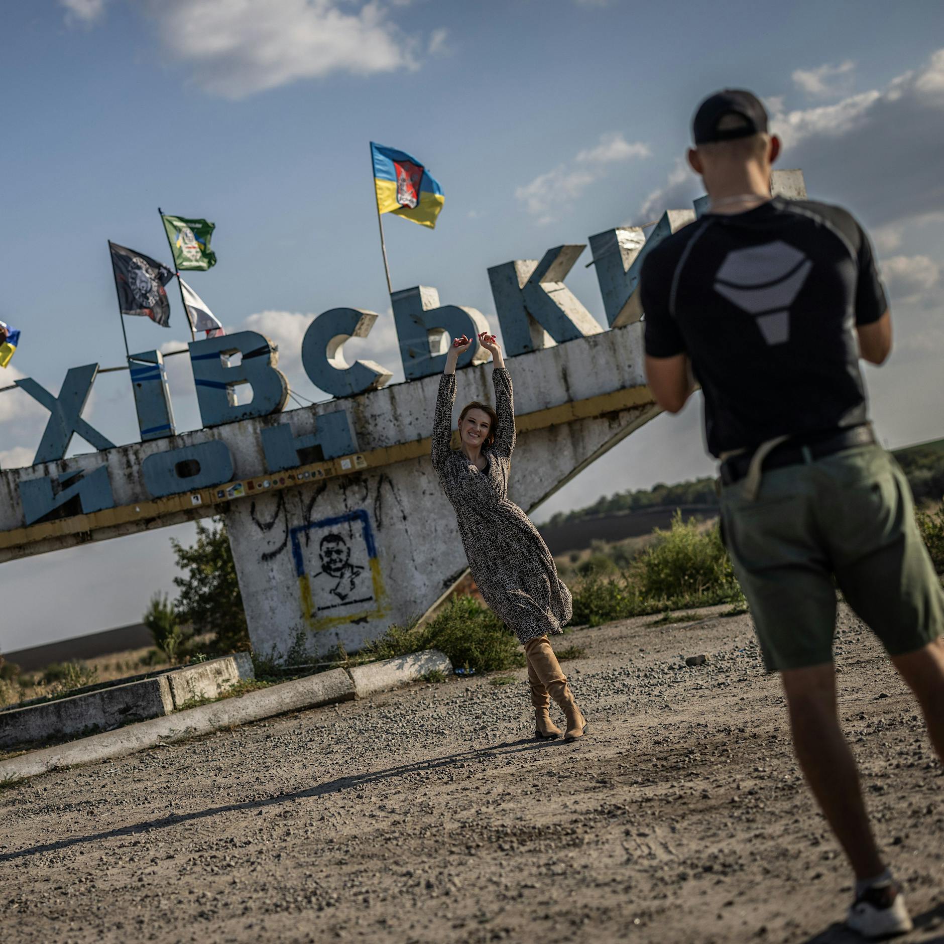 Ein Dorf im Granatenhagel – Besuch an der Front