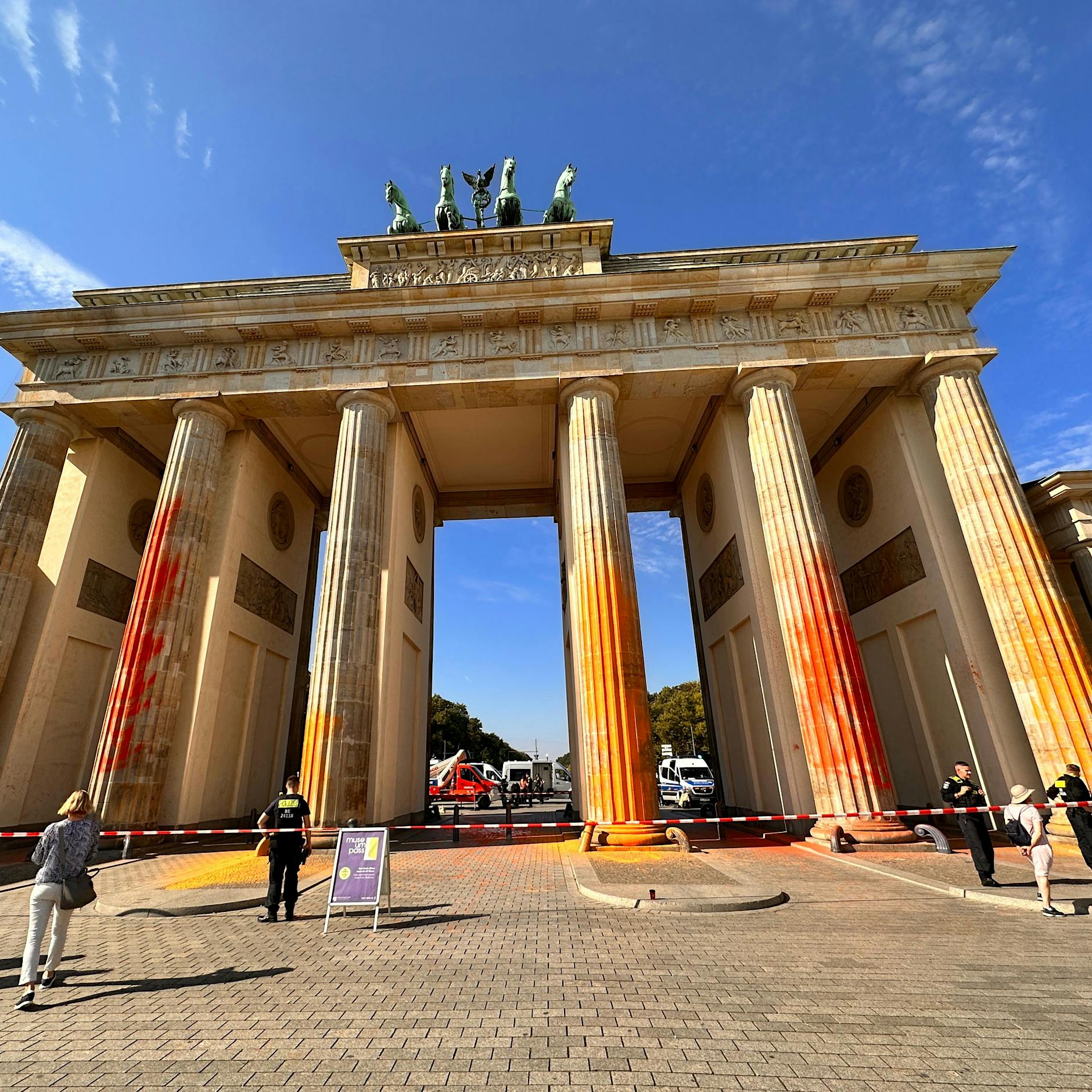 Reinigung des Brandenburger Tores dauert länger als erwartet