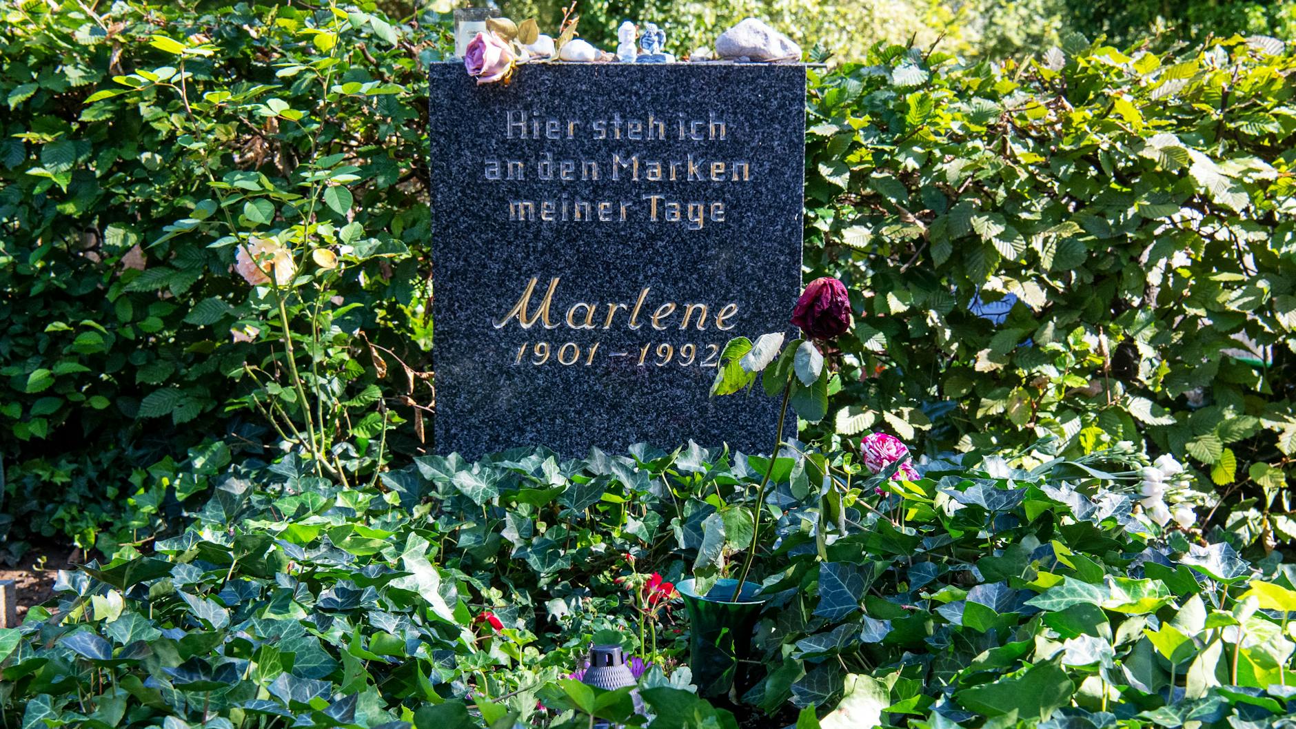 Marlene: Die Dietrich war auch in Hollywood ein Star, beigesetzt ist sie auf dem Friedhof Stubenrauchstraße in Friedenau.