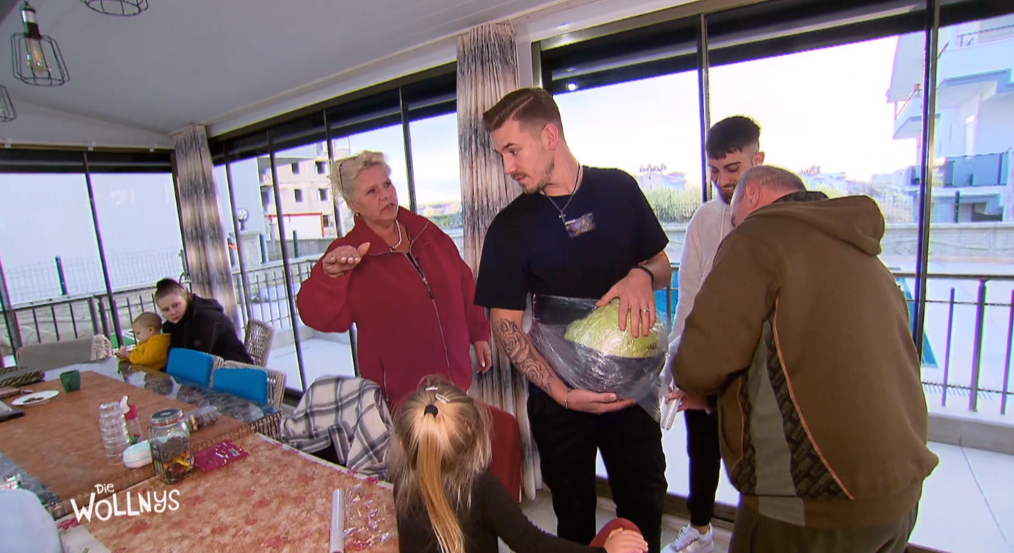 Image - „Die Wollnys“: Silvia quält Tim mit Schwangerschafts-Simulation!