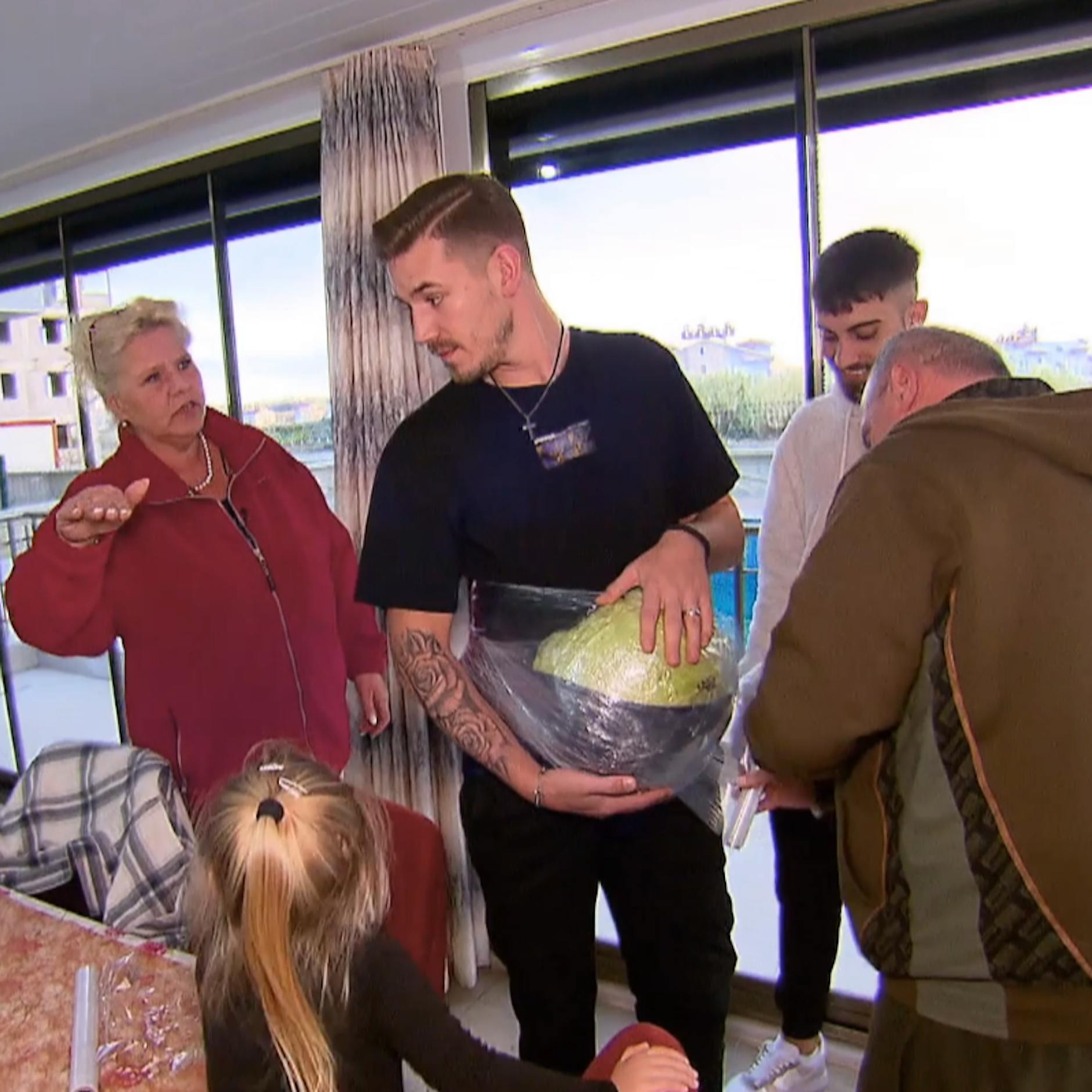 „Die Wollnys“: Silvia quält Tim mit Schwangerschafts-Simulation!