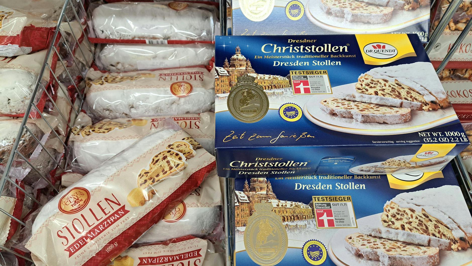 Stollen im Sommer im Supermarkt: Das Weihnachtsgebäck kommt gefühlt immer früher in den Handel.
