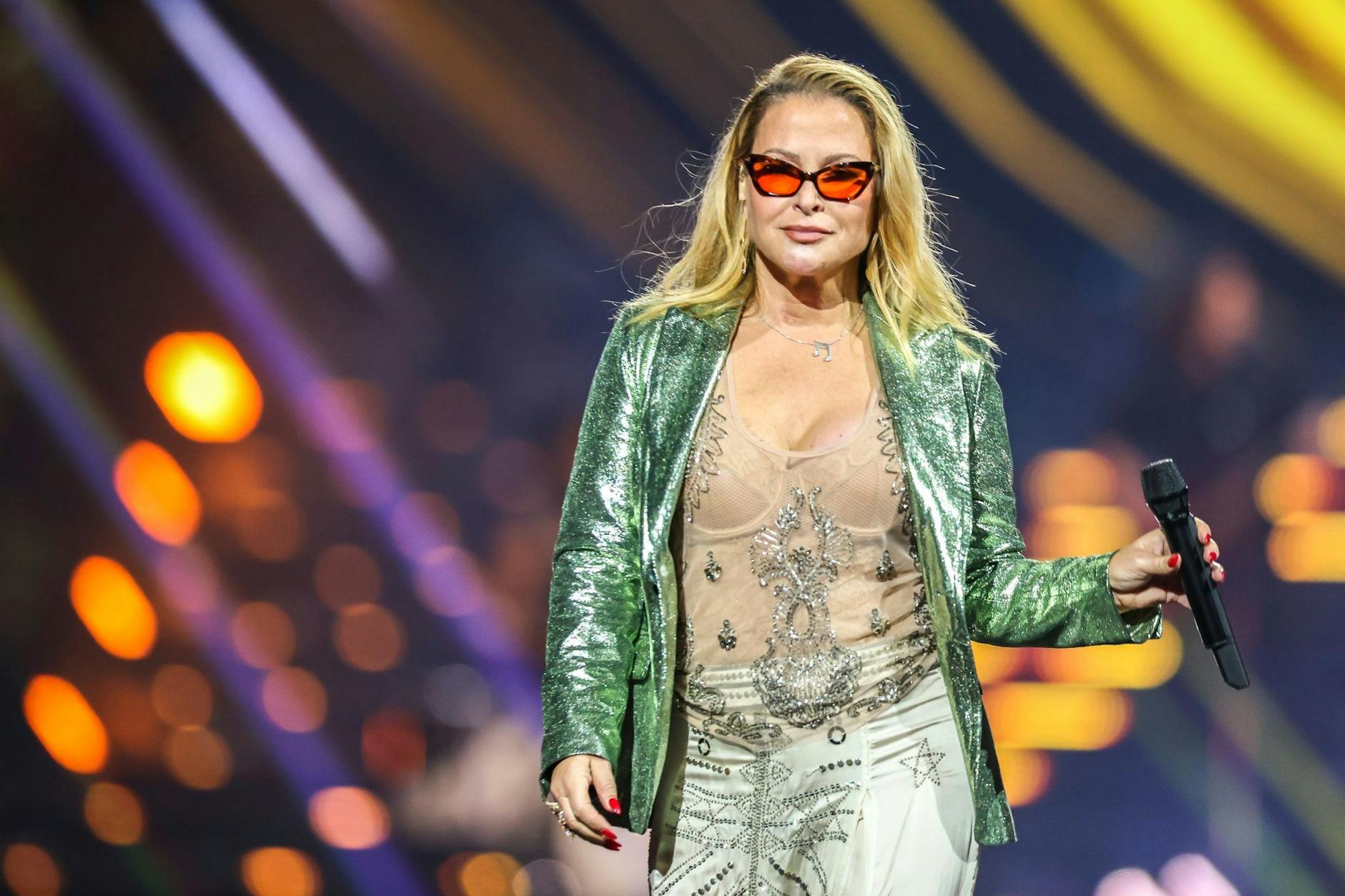 Die amerikanische Sängerin Anastacia covert jetzt unter andern die Toten Hosen, Udo Lindenberg und die Kelly Family.