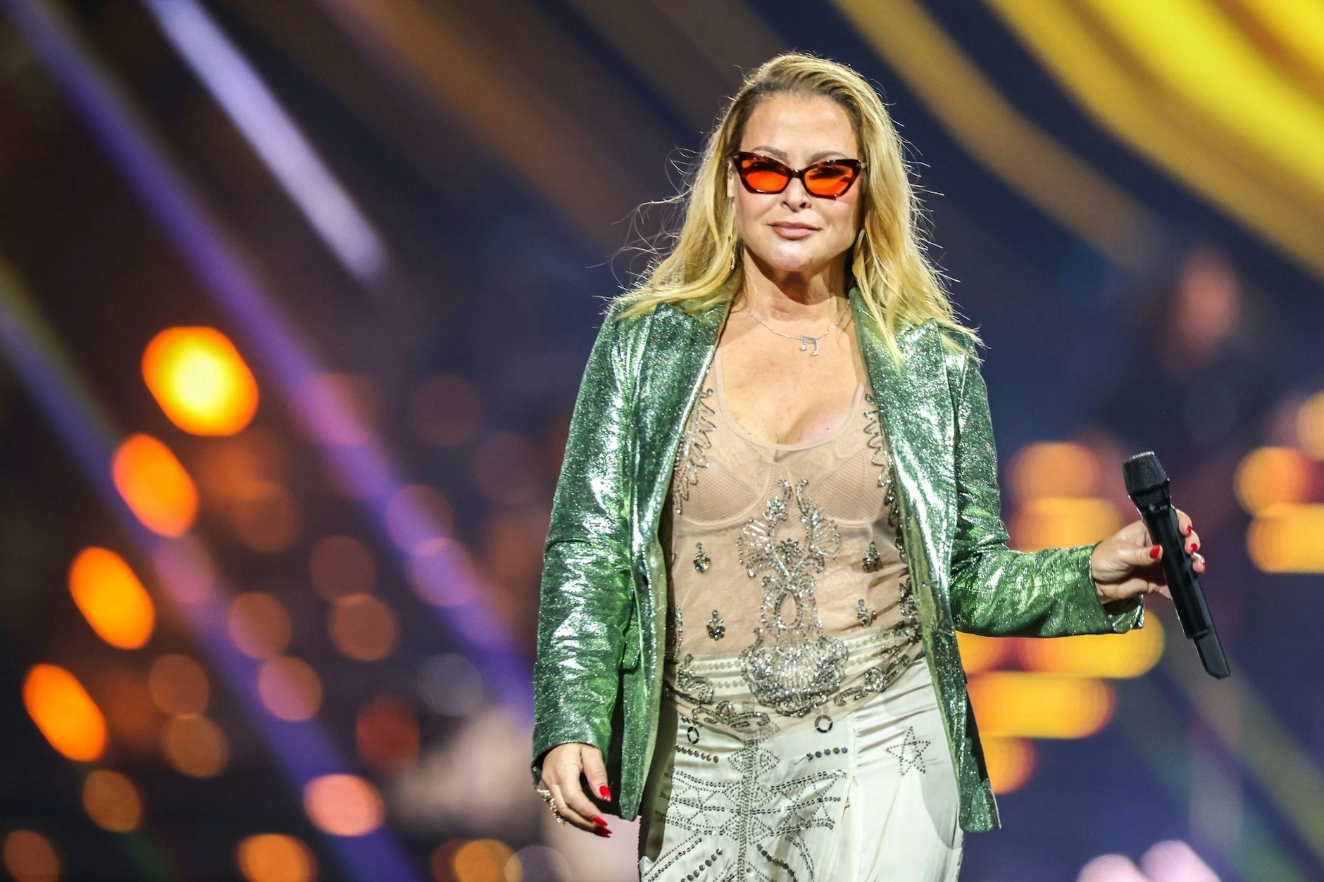 Die amerikanische Sängerin Anastacia covert jetzt unter andern die Toten Hosen, Udo Lindenberg und die Kelly Family.