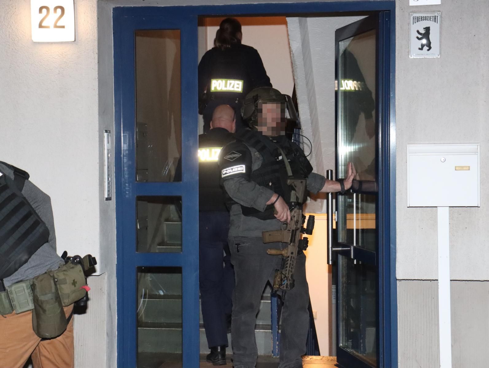 Nach Treffen mit zwei Callgirls: SEK stürmt Wohnung von 34-Jährigem