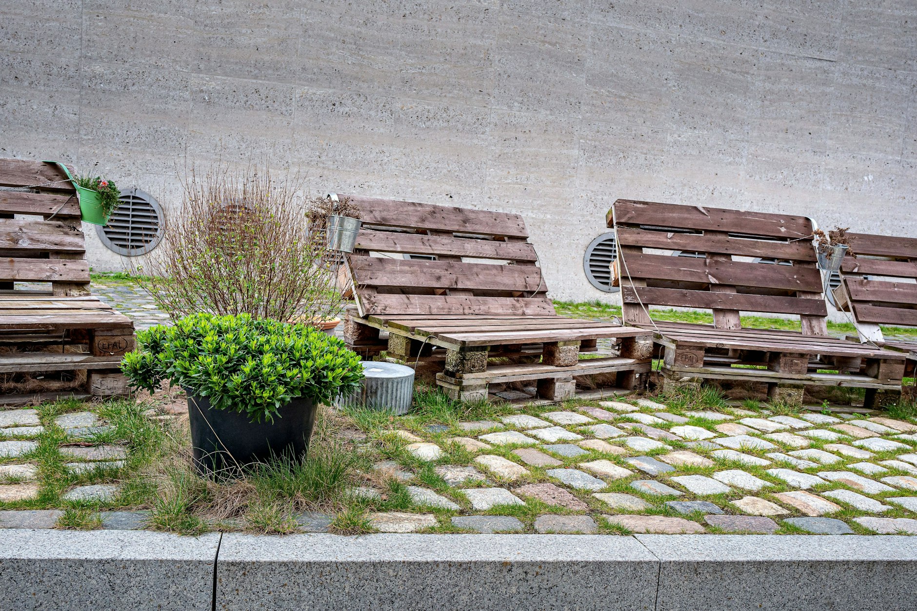 Sieht auch im Außenbereich unmöglich aus.