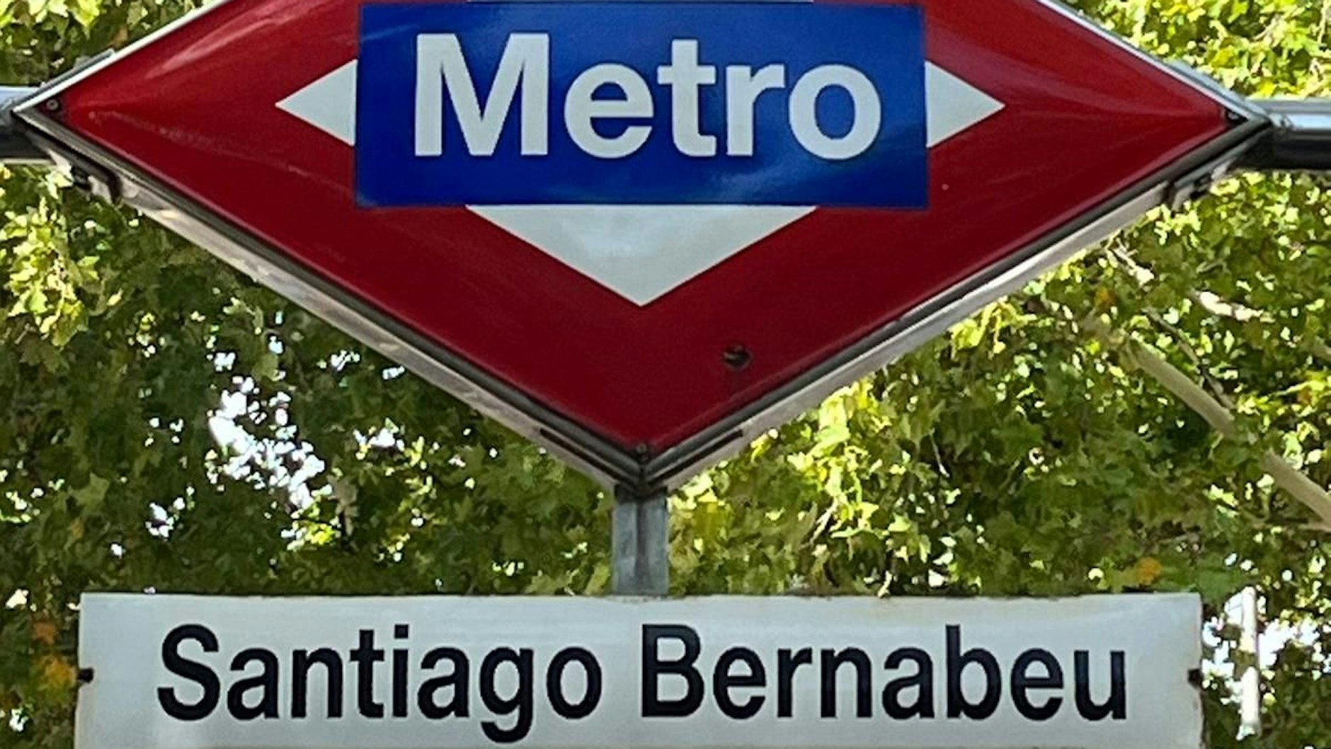 „Angekommen am Stadion“, schreibt Mitja aufgeregt zu diesem Foto.