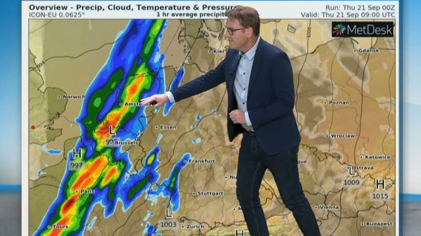 Dominik Jung von wetter.net zeigt die Gewitterfront über Deutschland.