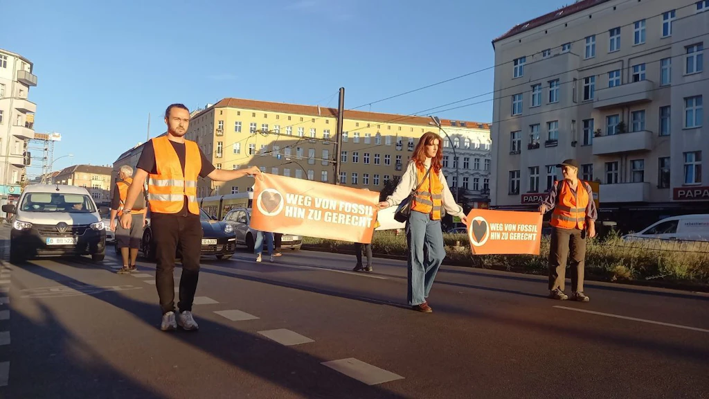 Neue Protestform: Letzte Generation behindert Berliner Berufsverkehr mit Laufblockaden