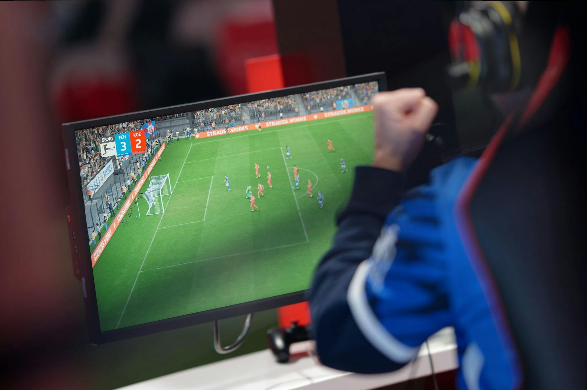 ARCHIV - Wie bereits im vergangenen Jahr wurde der FIFAe World Cup im Elfmeterschießen entschieden. (Archivbild)