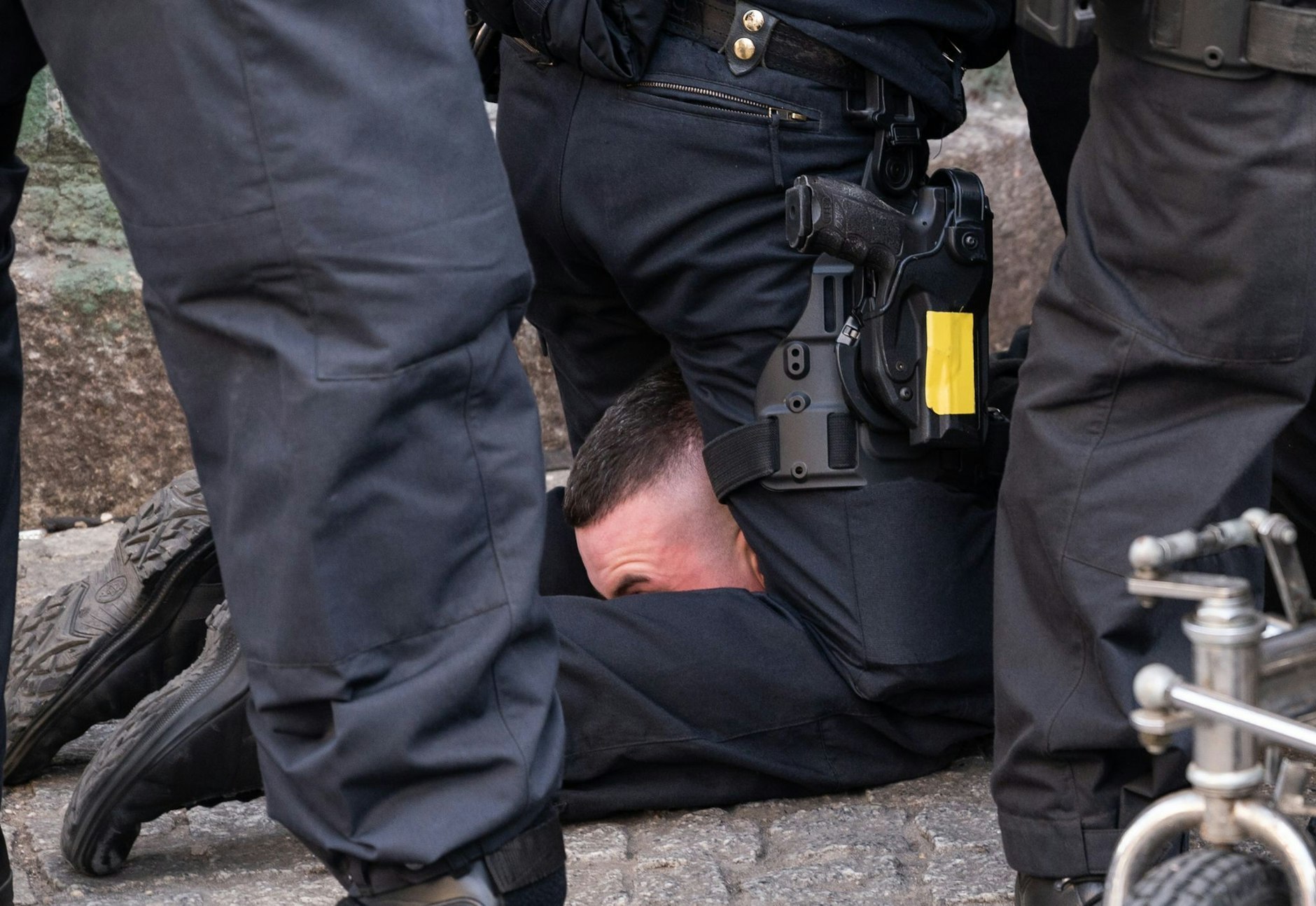ARCHIV - Festnahme am Alexanderplatz (Symbolbild).  
