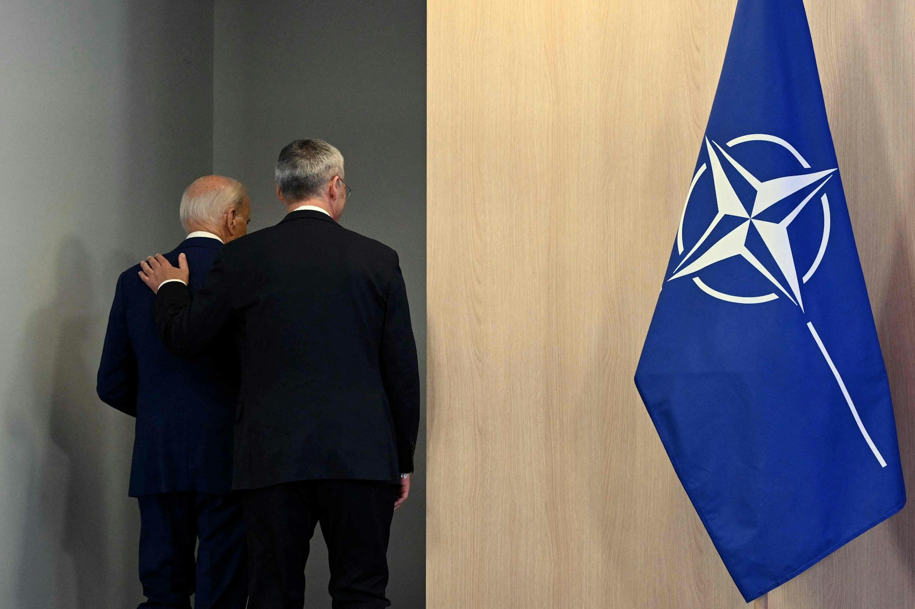 „Es bedarf dringend eines Bewusstseins darüber, dass jeder Mensch tagtäglich im Visier der modernsten Manipulation der Geschichte steht“, sagt Propaganda-Forscher Dr. Jonas Tögel.