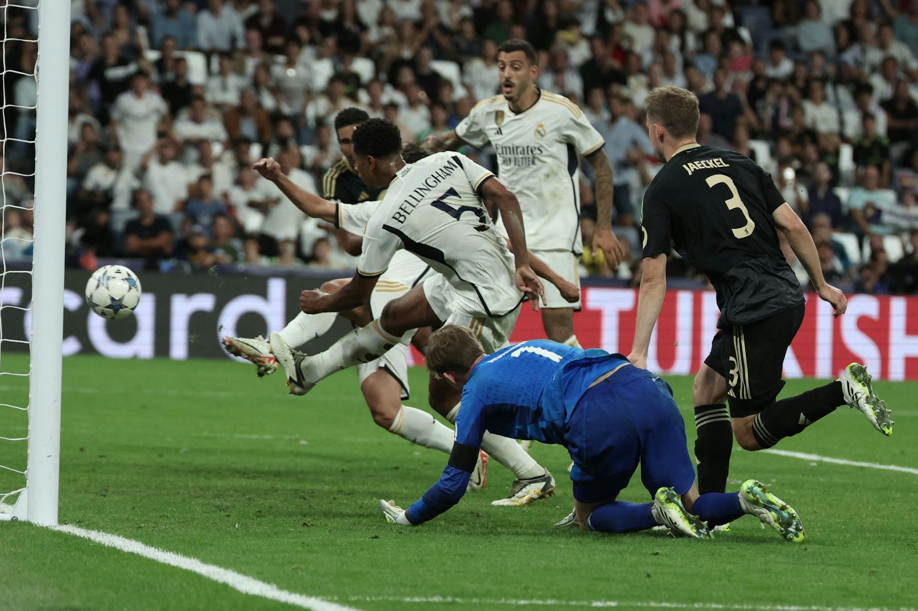 Der reale K.o. für Union. Madrids Jude Bellingham drückt die Kugel zum 1:0 über die Linie.