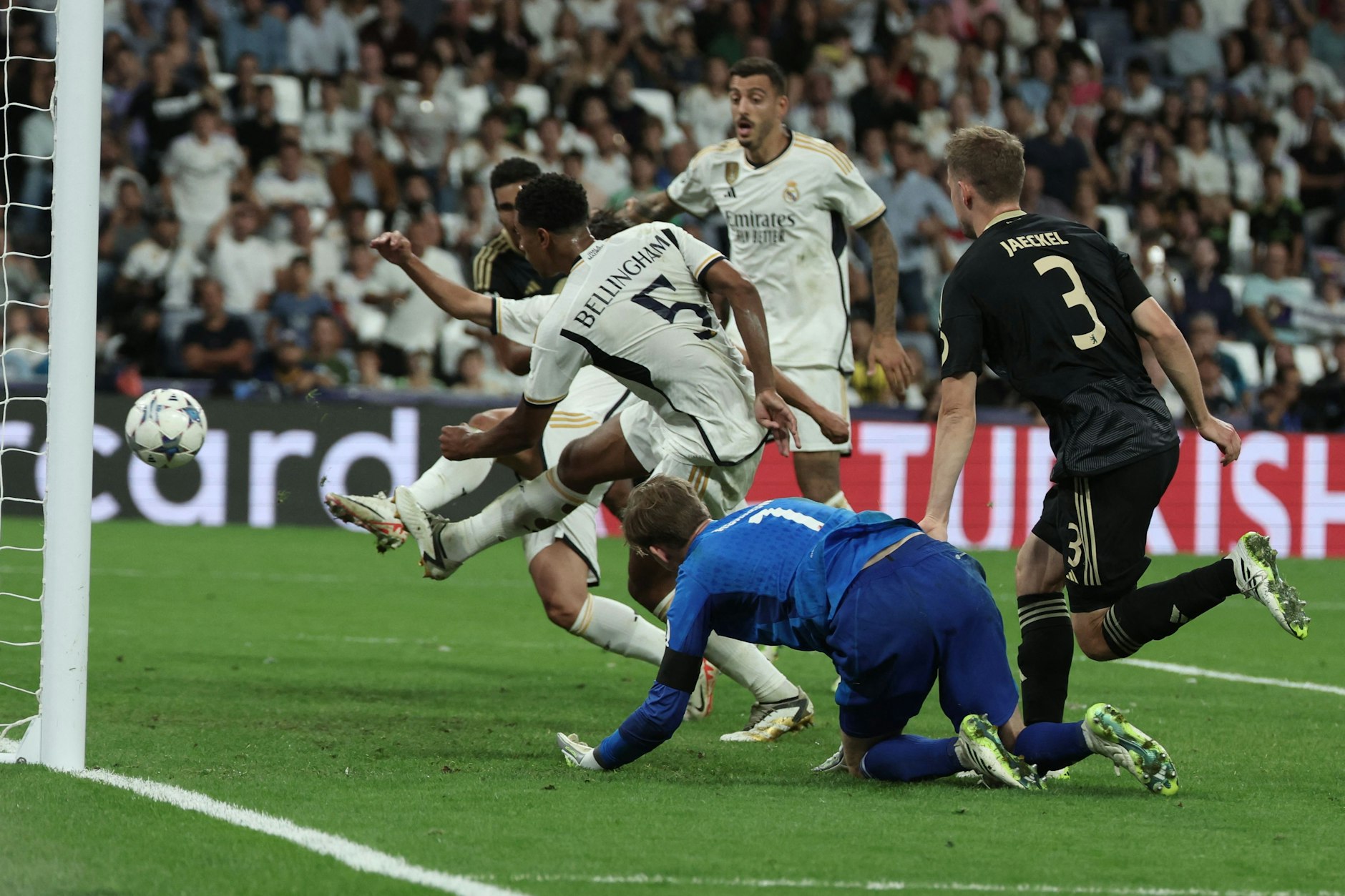 Der reale K.o. für Union. Madrids Jude Bellingham drückt die Kugel zum 1:0 über die Linie.