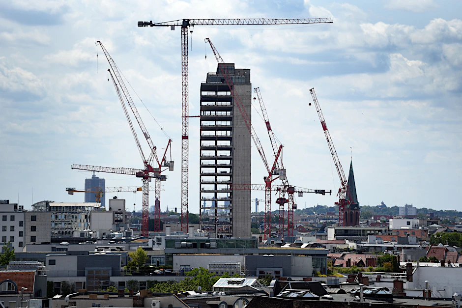Die Baustelle für das Projekt Fürst am früheren Kudamm-Karree steht seit langem still. Jetzt gibt es jedoch Signale, dass es vielleicht bald weitergehen könnte.&nbsp;