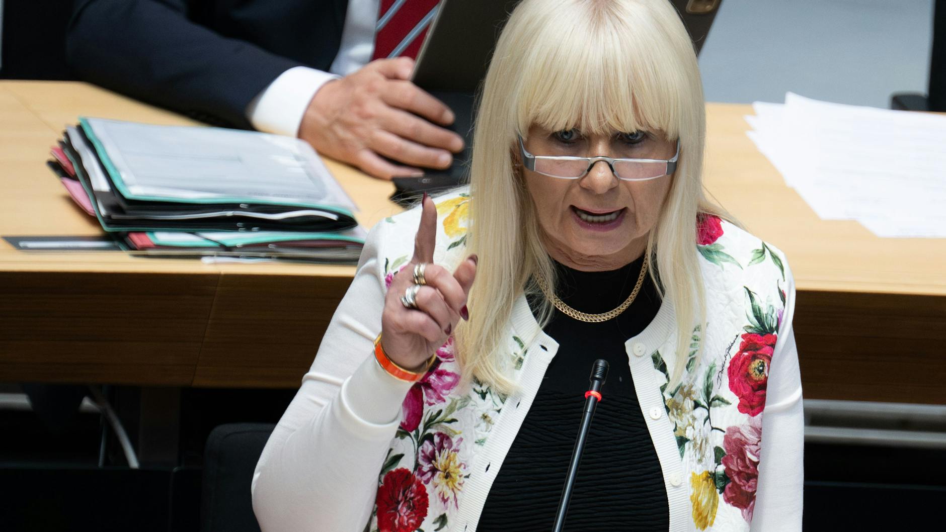 Innensenatorin will das Absenken des Wahlalters noch in diesem Jahr durchbringen.