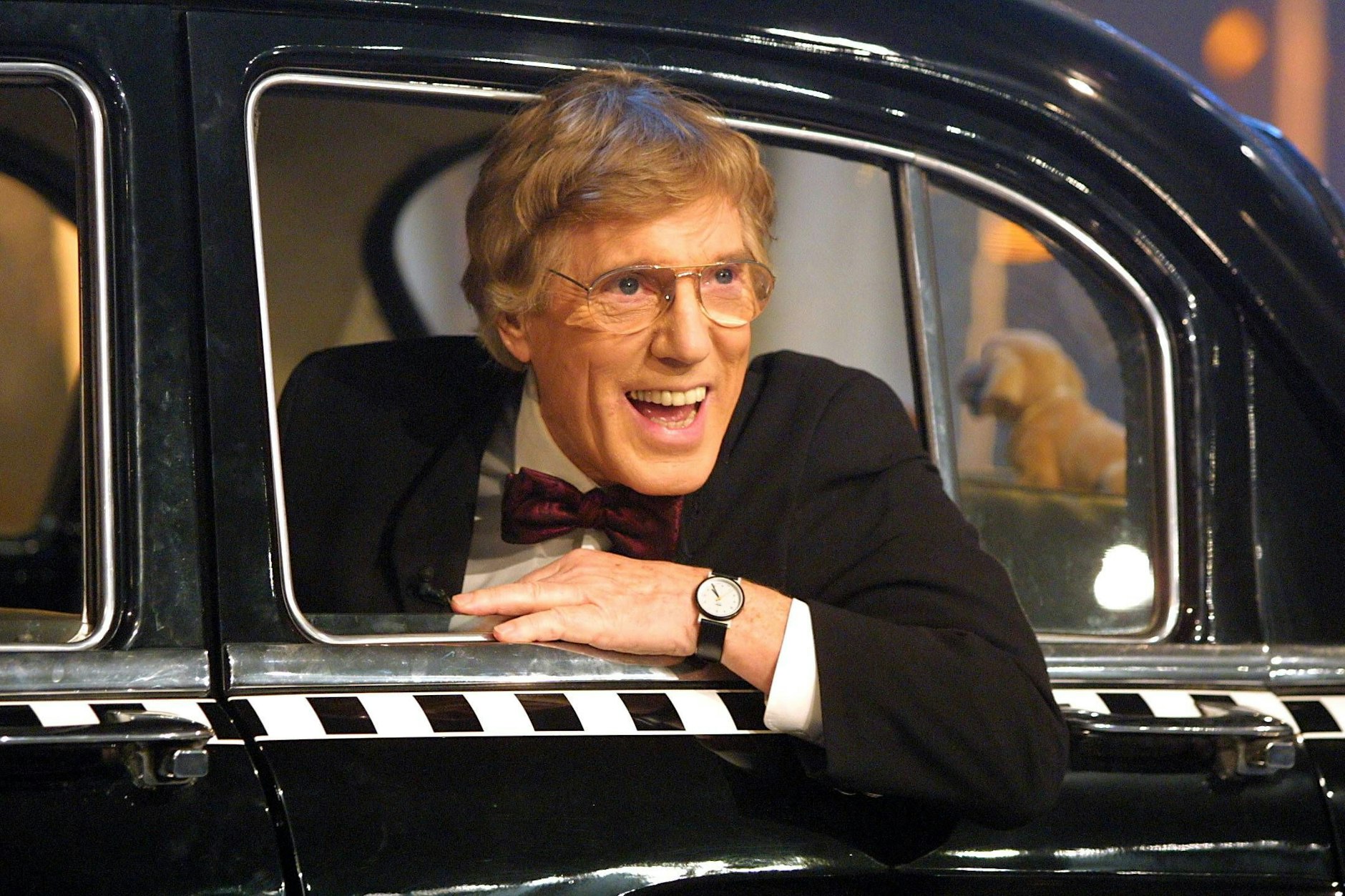 „Ist sie nicht süß?“:&nbsp;Sänger Henry Valentino (Hans Blum).