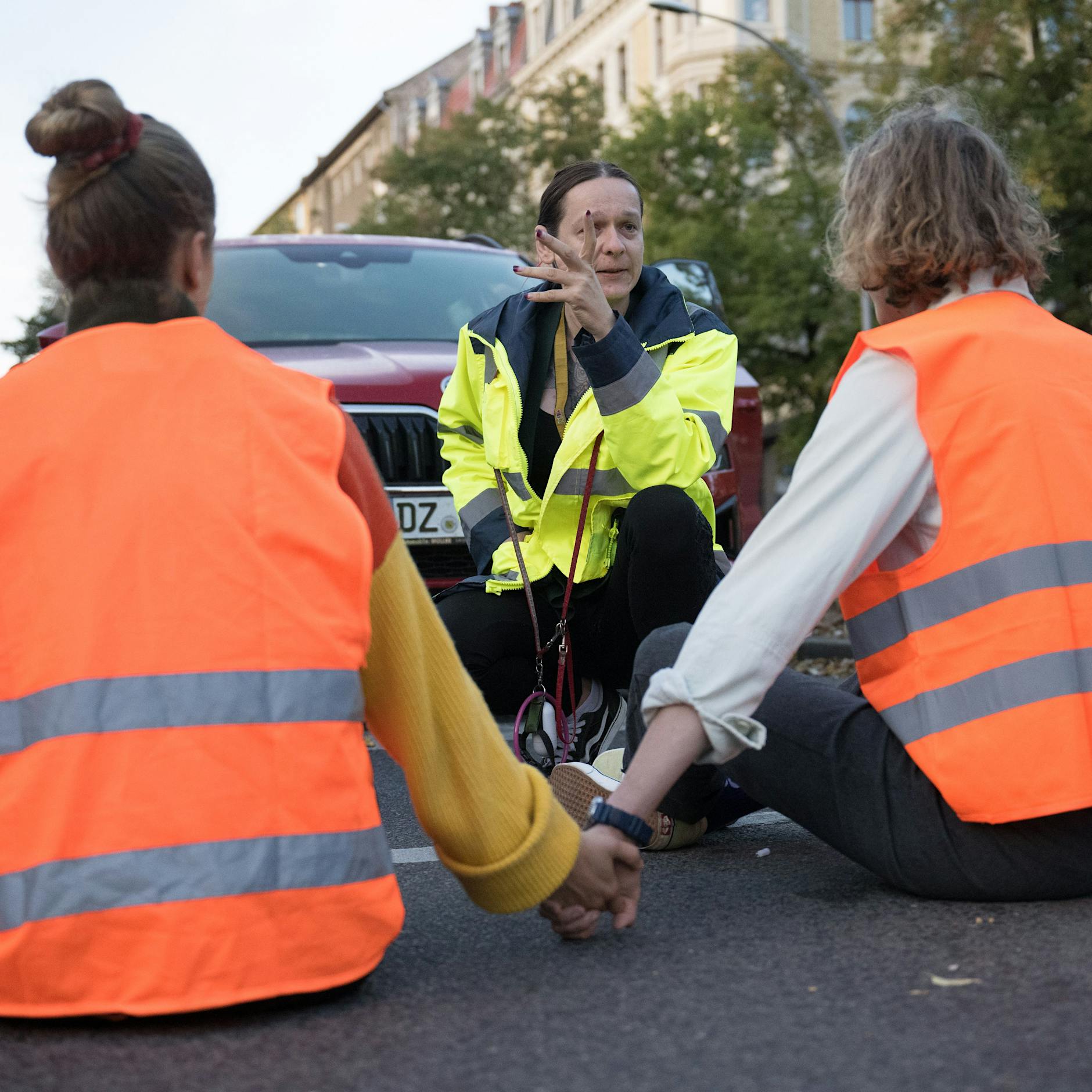 Rekordstrafe für Klimakleberin! SO lange muss sie ins Gefängnis