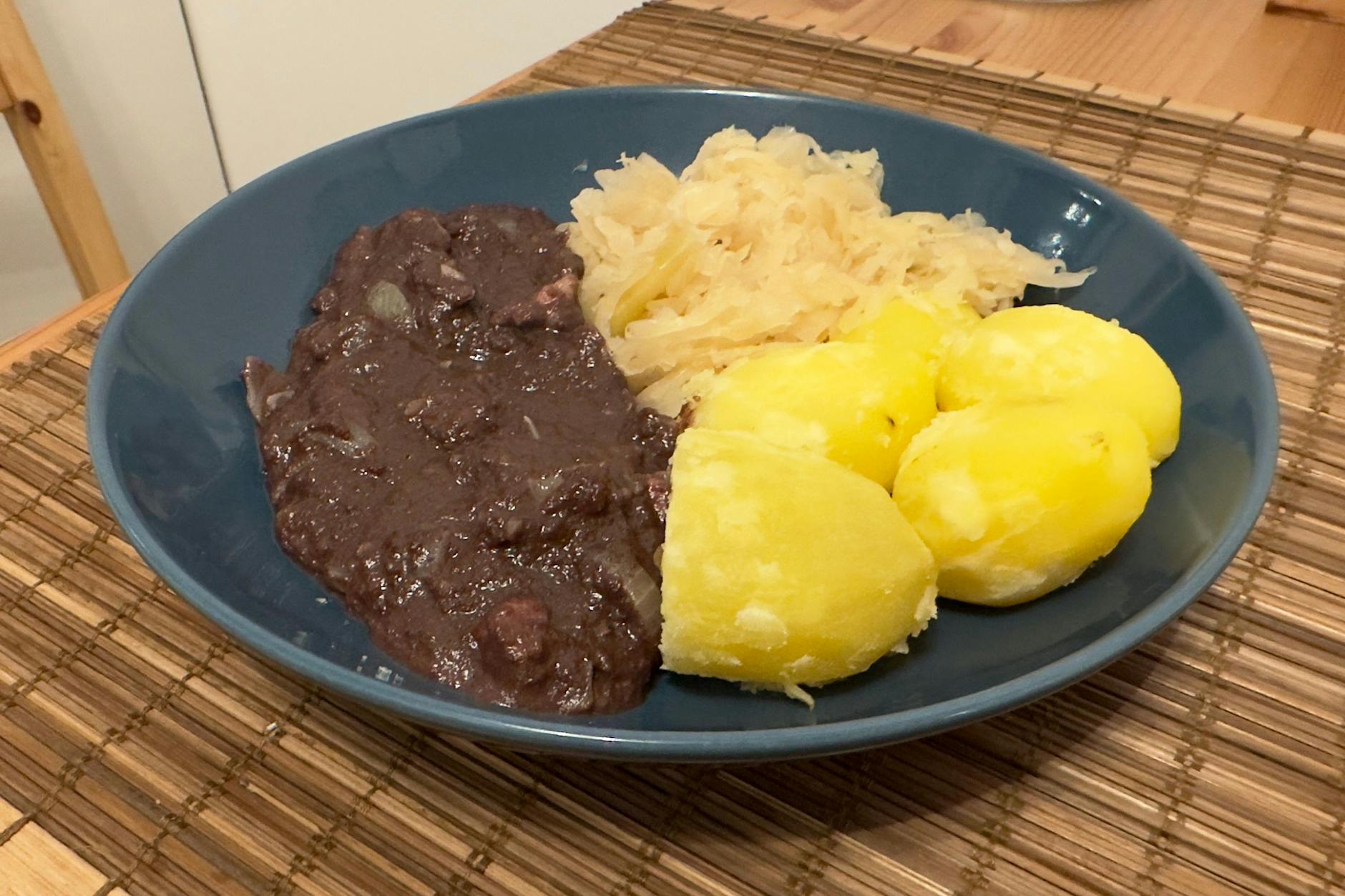 Tote Oma oder auch Verkehrsunfall, ist ein Klassiker der DDR-Küche. Lassen Sie sich nicht vom Aussehen abschrecken.