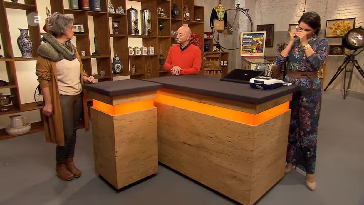 Die „Bares für Rares“-Expertin vermutet, dass die Steine nicht echt sind.