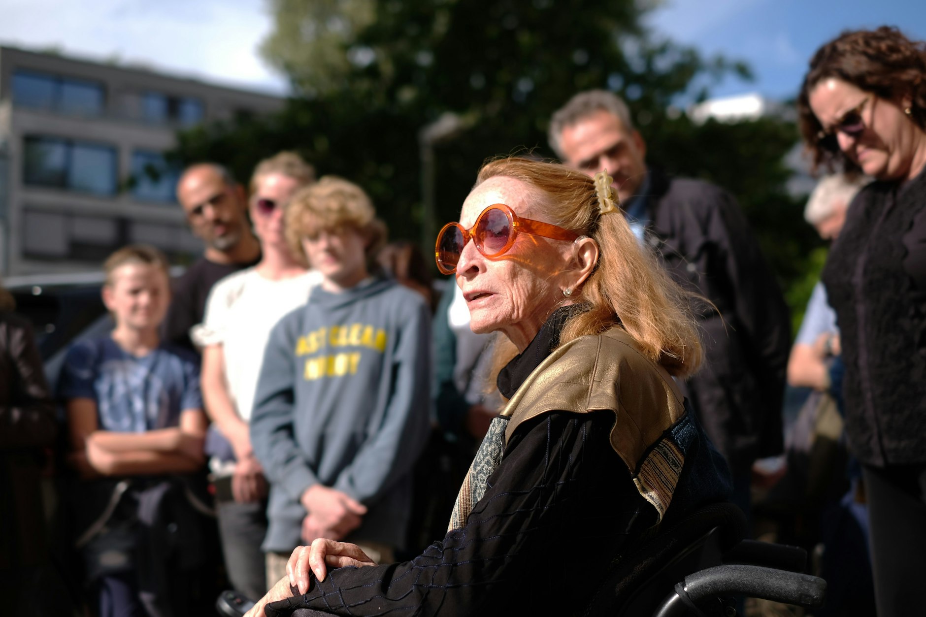 Ginger Lane bei der Zeremonie in der Max-Beer-Straße. Dort wohnte die Familie Weber in der NS-Zeit.&nbsp;