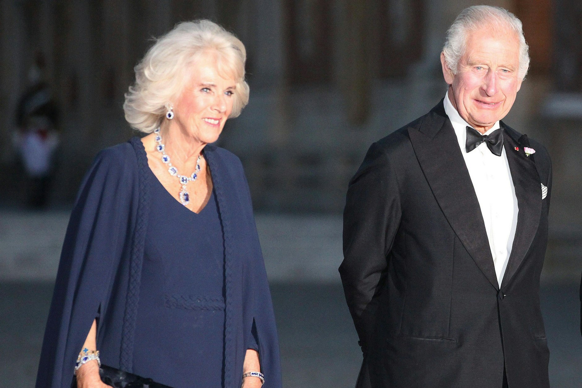 Camilla in Dior, Charles im Smoking beim Staatsbesuch in Frankreich