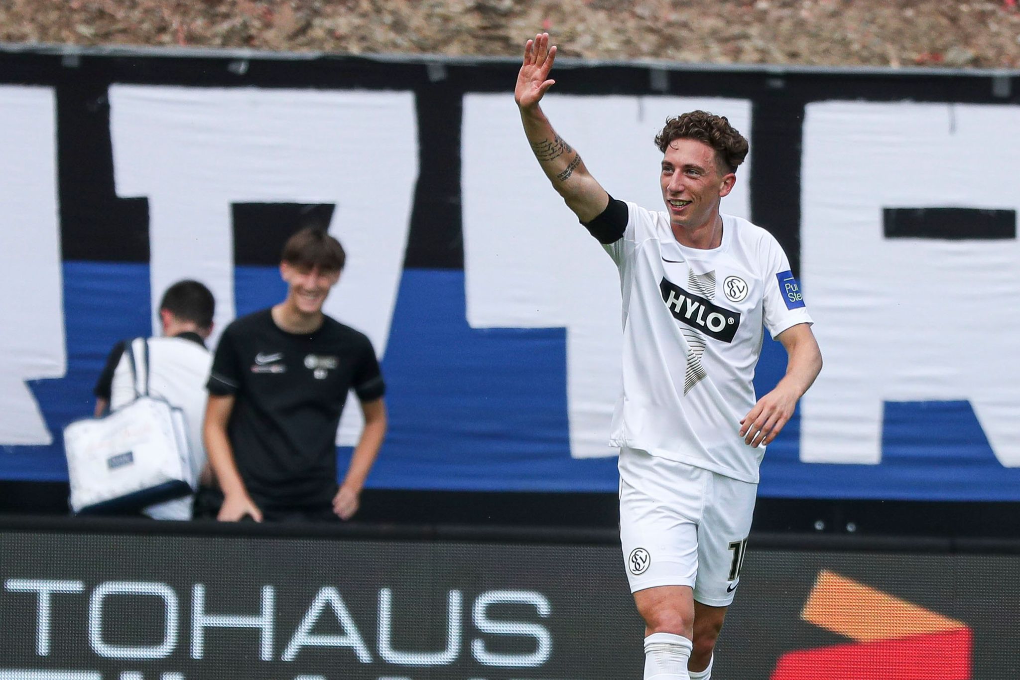 Image - HSV stolpert bei Elversberg - Düsseldorf Tabellenführer