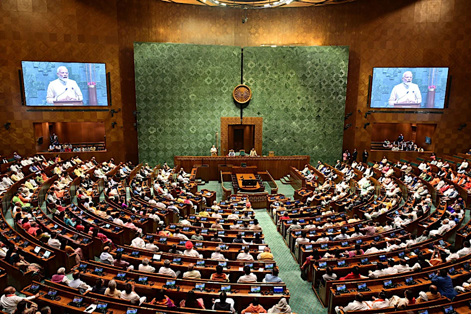 ARCHIV - Indiens Premierminister Narendra Modi spricht im Parlament in Neu Delhi.  