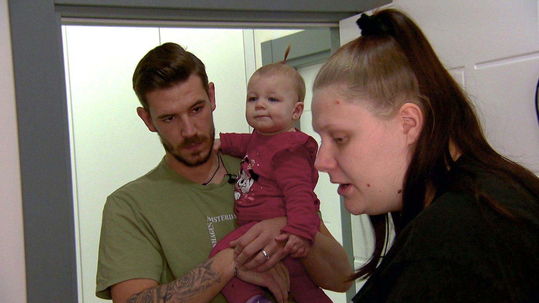 Tim, Haylie und Lavinia schlafen in Estefanias Wohnung, was zu Spannungen führt.