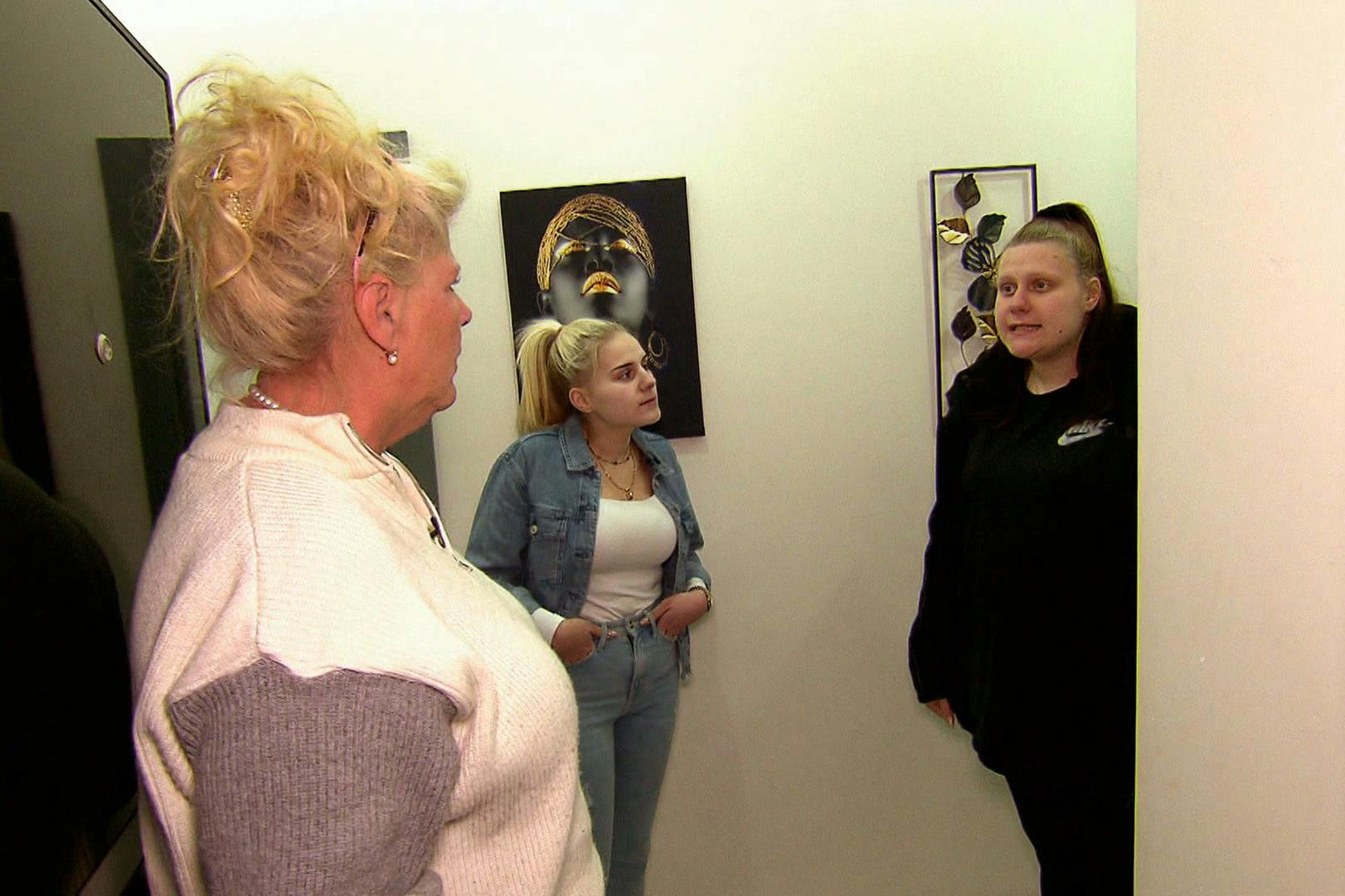 Silvia versucht, den Streit zwischen Estefania und Lavinia (r.) zu schlichten.