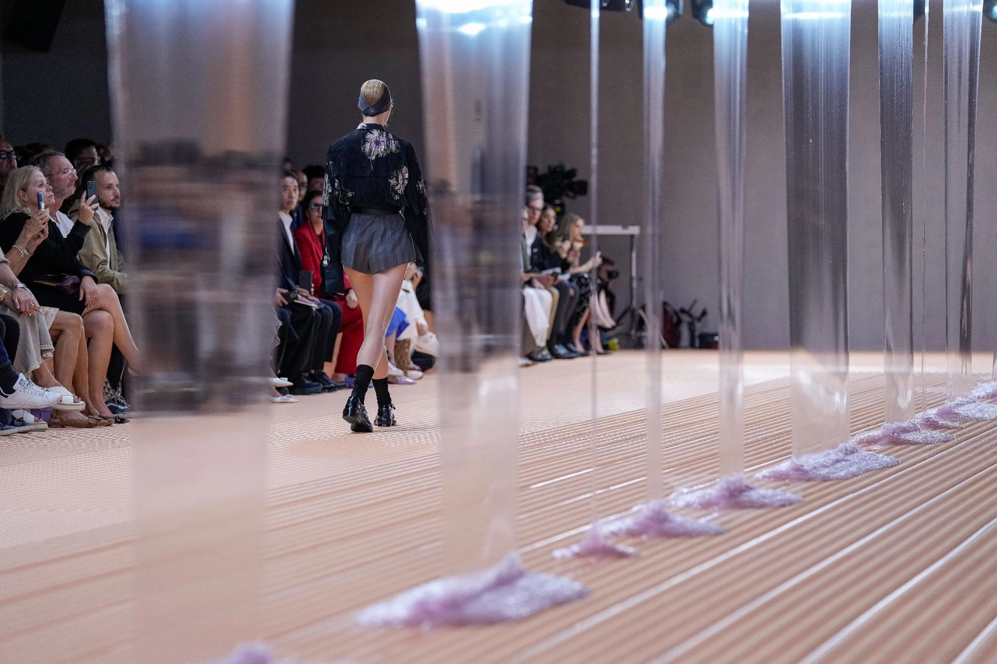 Bei der Mailander Fashion Week werden die Modetrends für das nächste Jahr gesetzt - die Frühjahr-Sommer-Damenkollektion 2024 von Prada sorgt hier für Aufmerksamkeit.  