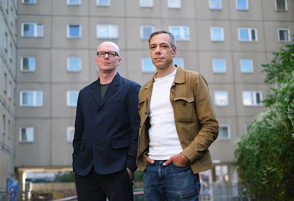 Die beiden Fotografen und Archivwühler Sven Johne und Falk Haberkorn (v. l.)